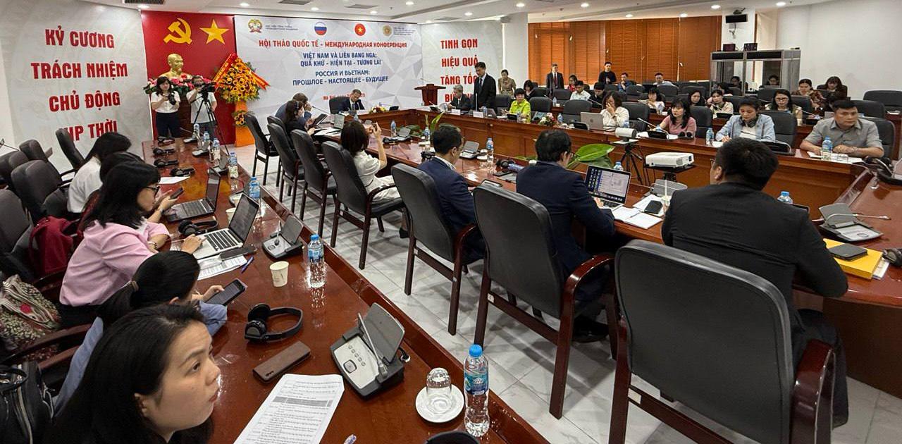 Президентская академия проводит конференцию во Вьетнаме